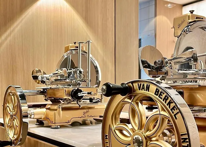 Отель Hotel Innsbruck 4*