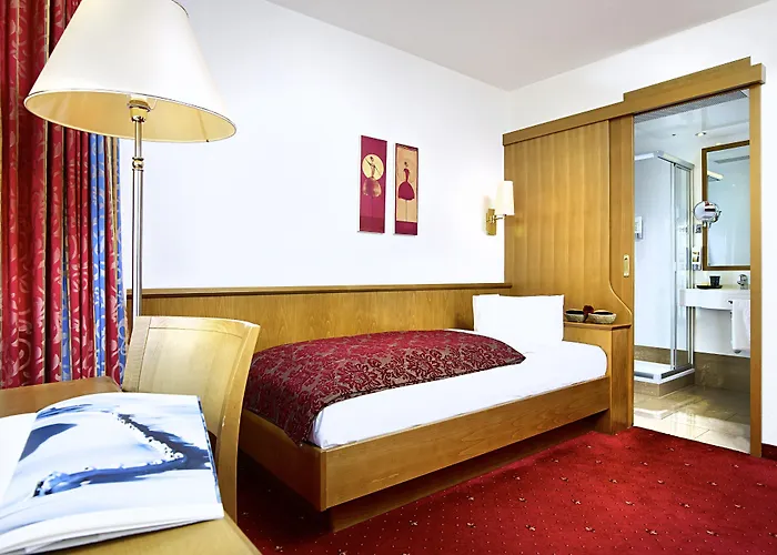 Отель Hotel Innsbruck 4*